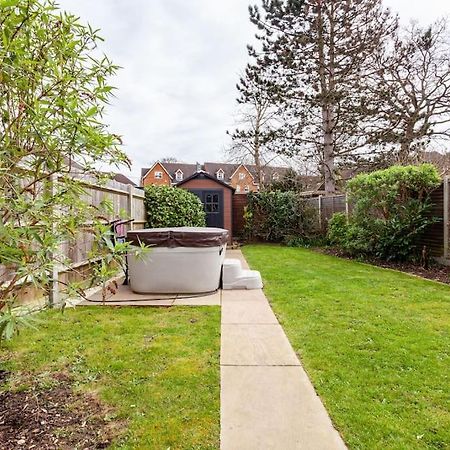 One Bedroom Apartment, Driveway, Bracknell Centre المظهر الخارجي الصورة
