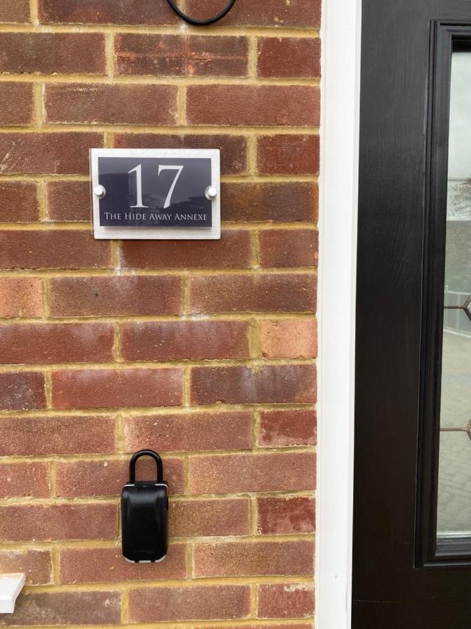 One Bedroom Apartment, Driveway, Bracknell Centre المظهر الخارجي الصورة