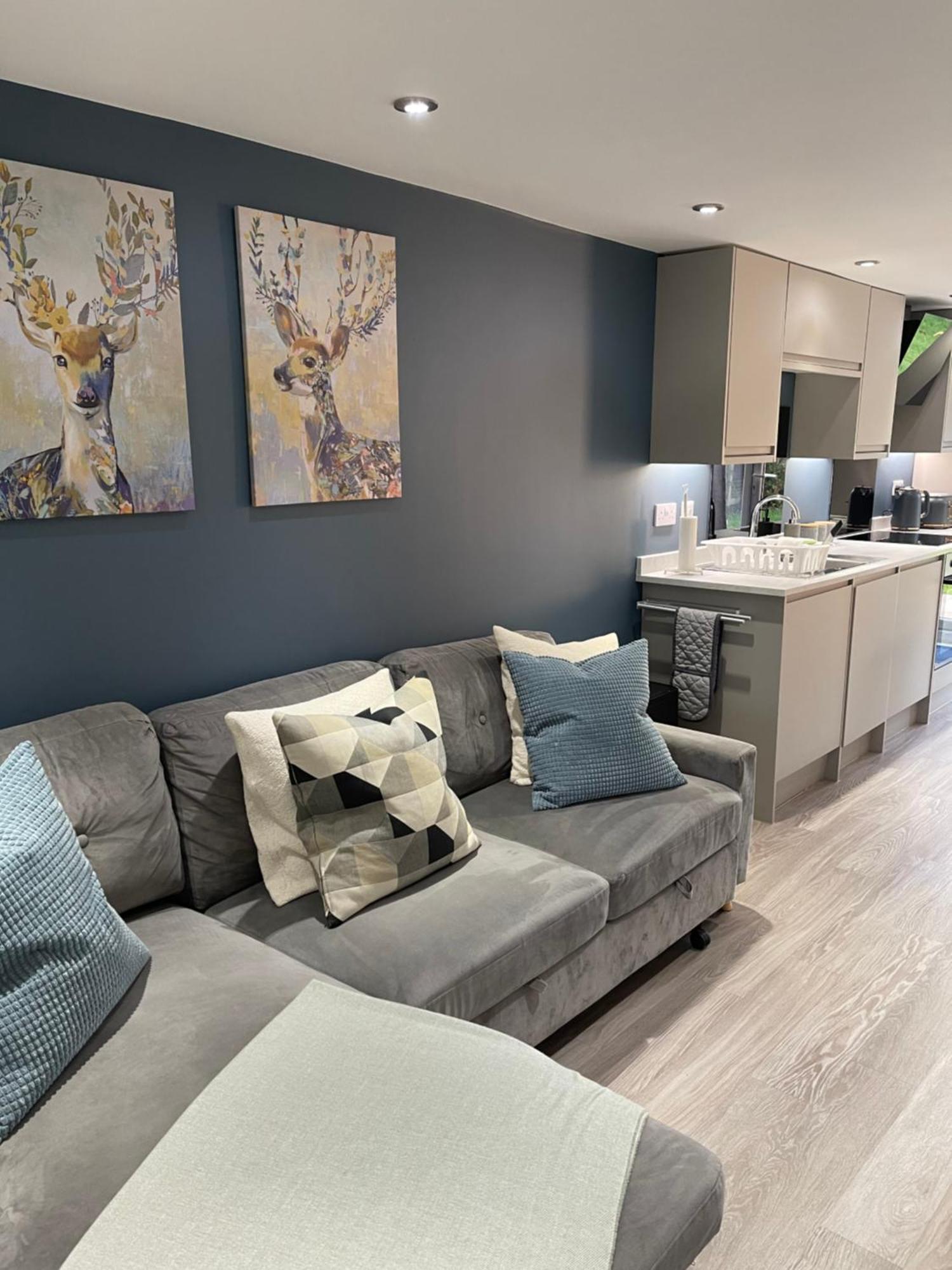 One Bedroom Apartment, Driveway, Bracknell Centre المظهر الخارجي الصورة