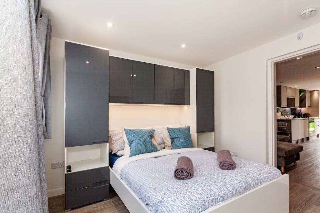One Bedroom Apartment, Driveway, Bracknell Centre المظهر الخارجي الصورة