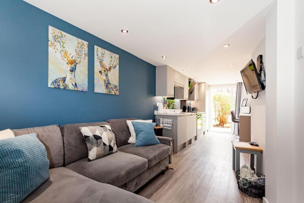 One Bedroom Apartment, Driveway, Bracknell Centre المظهر الخارجي الصورة