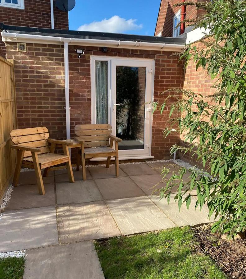 One Bedroom Apartment, Driveway, Bracknell Centre المظهر الخارجي الصورة